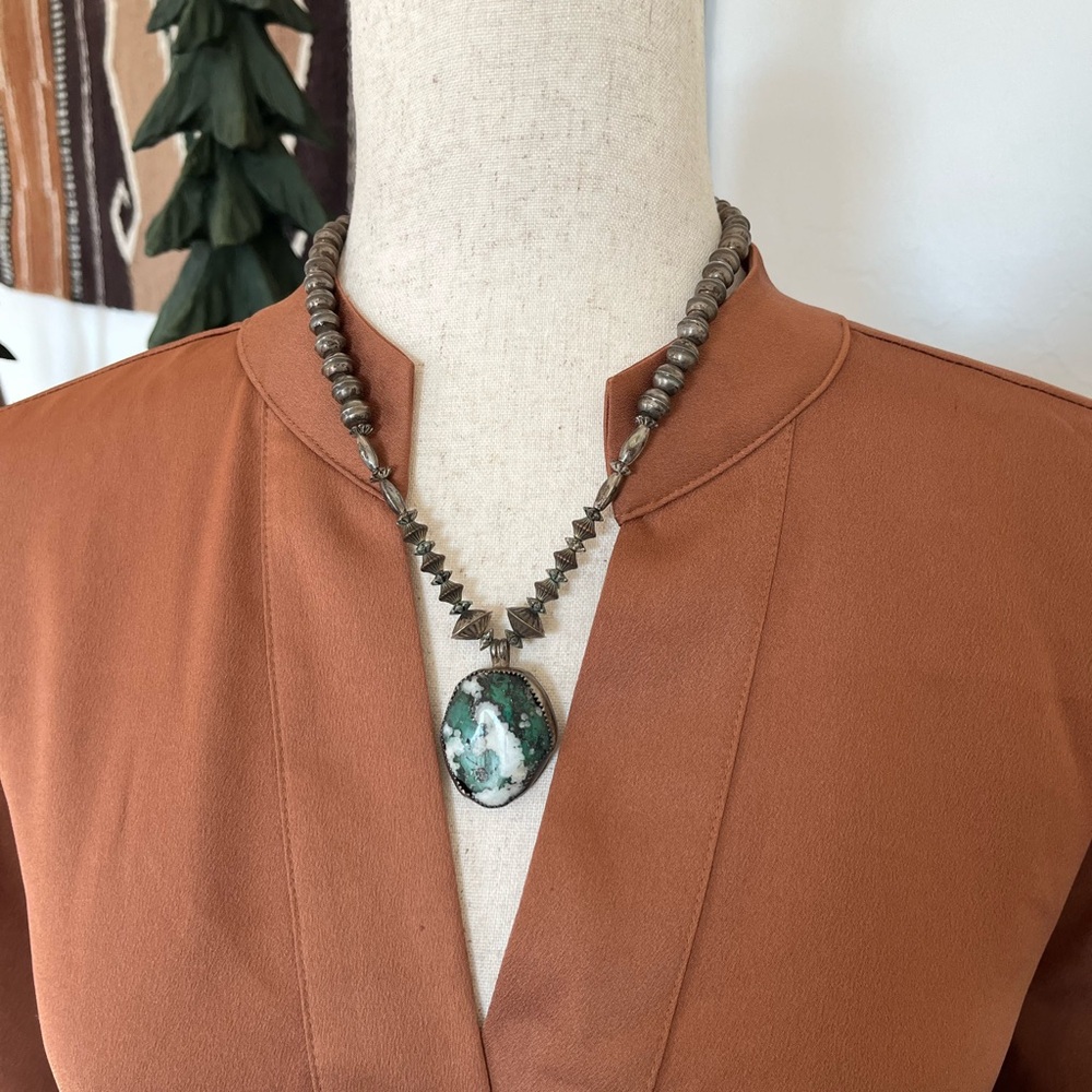 Vintage green turquoise & silver Navajo beads necklace - Picture 2 of 4